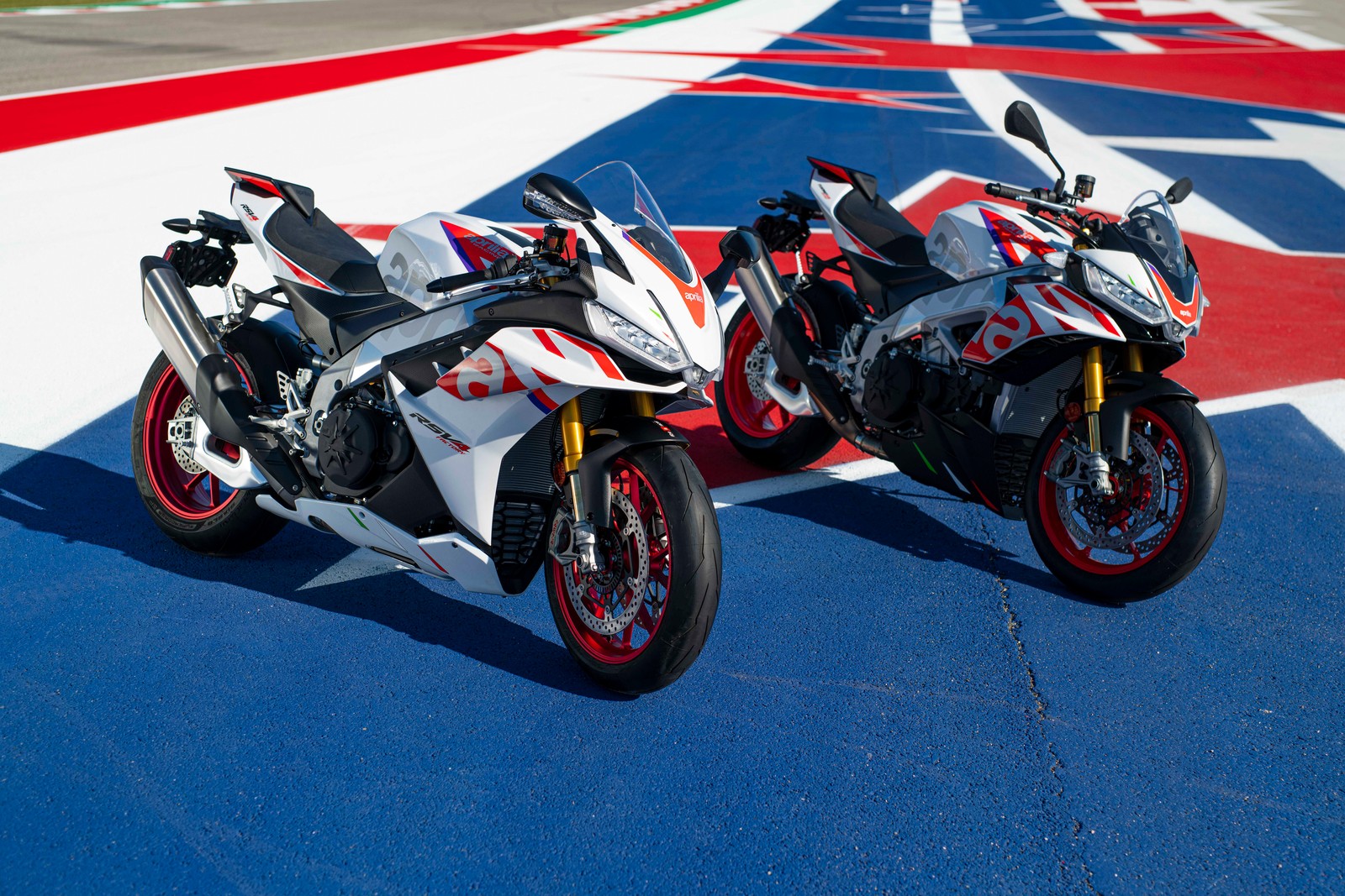 aprilia rsv4 factory, aprilia tuono v4 factory, limited edition, superbikes, sports bikes wallpaper