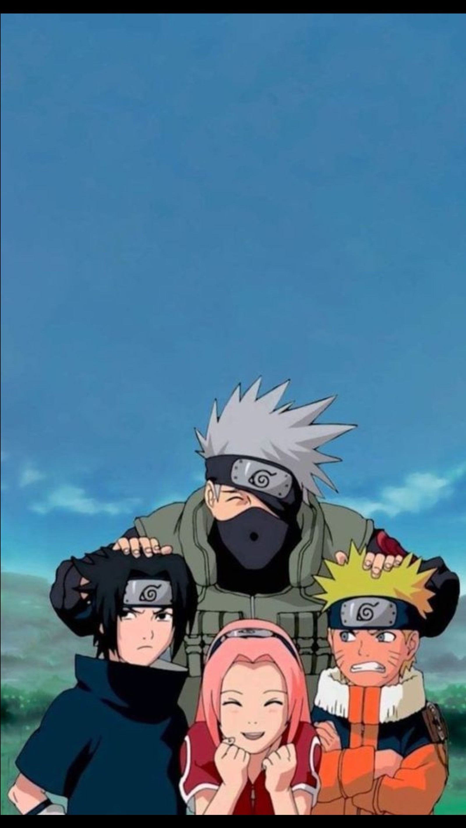 Eine gruppe von menschen, die nebeneinander vor einem himmel stehen (anime, kakashi, naruto, naruto shippuden, sakura)