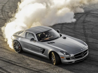 Mercedes-Benz SLS AMG: Supercarro icônico em ação com fumaça e rodas de desempenho