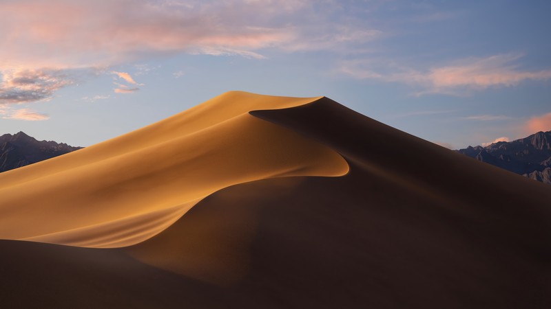 Арабская песчаная дюна в пустыне с горами на фоне (desery, утро, пейзаж)