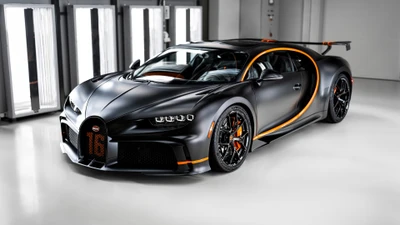 Bugatti Chiron Pur Sport 2023 em preto elegante com detalhes em fibra de carbono