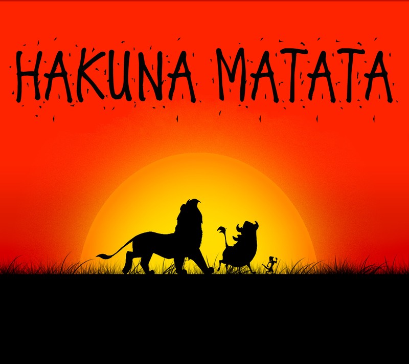 Мужчина и собака гуляют по траве (хакина матата, hakuna matata, король лев, timon and pumbaa)