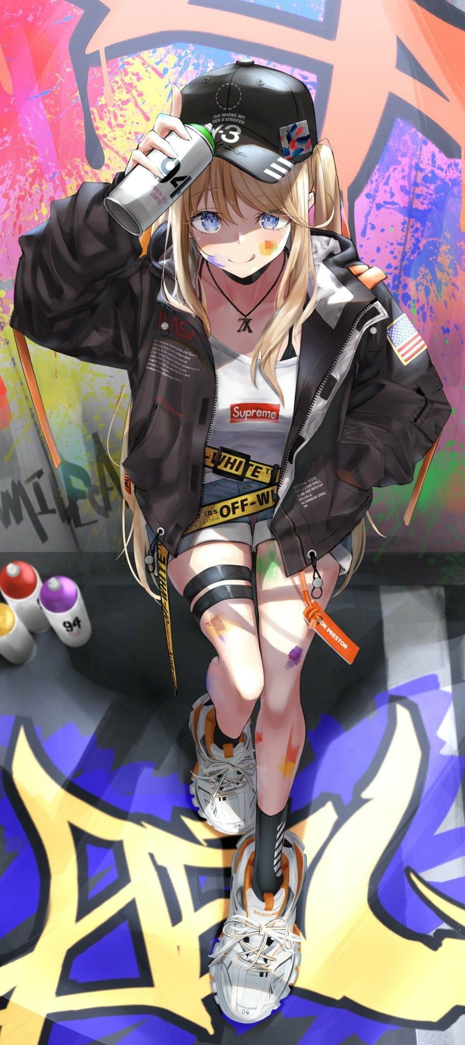 Chica de anime con gafas y un sombrero sentada en una pared de grafiti (chica de anime, blonde hype)