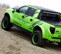 A Besta: Um ousado explorador verde Ford Raptor