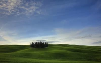 Collines de prairie sereines sous un vaste ciel