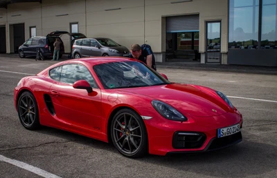 Porsche Cayman S rojo: Un impresionante coche deportivo de alto rendimiento