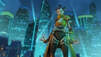 Overwatch 2: Kirikos Hinotori-Skin in einer futuristischen Stadtlandschaft