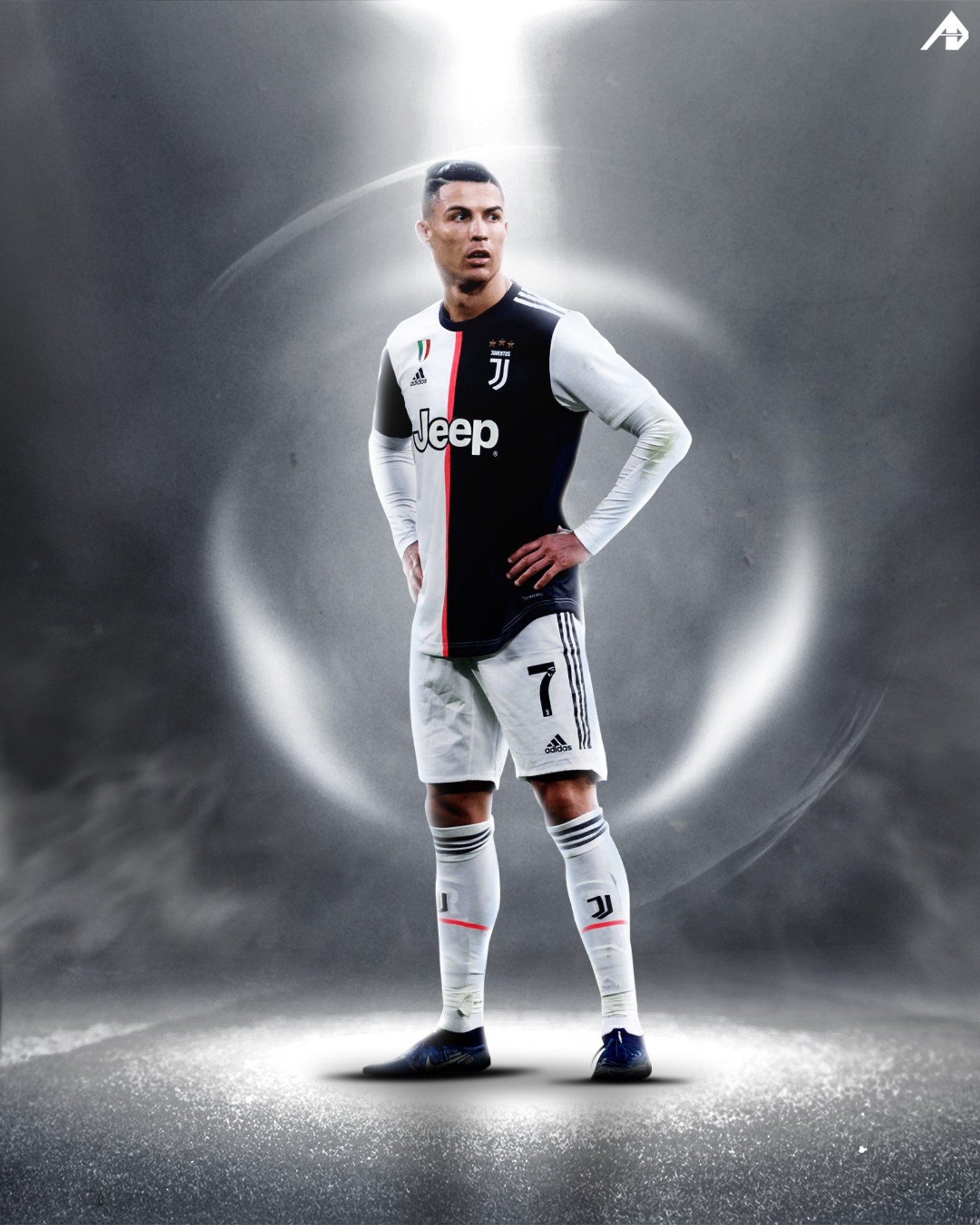 Eine nahaufnahme eines fußballspielers in einem schwarz-weißen trikot (cr7, cristiano, fußball, ziel, ronaldo)