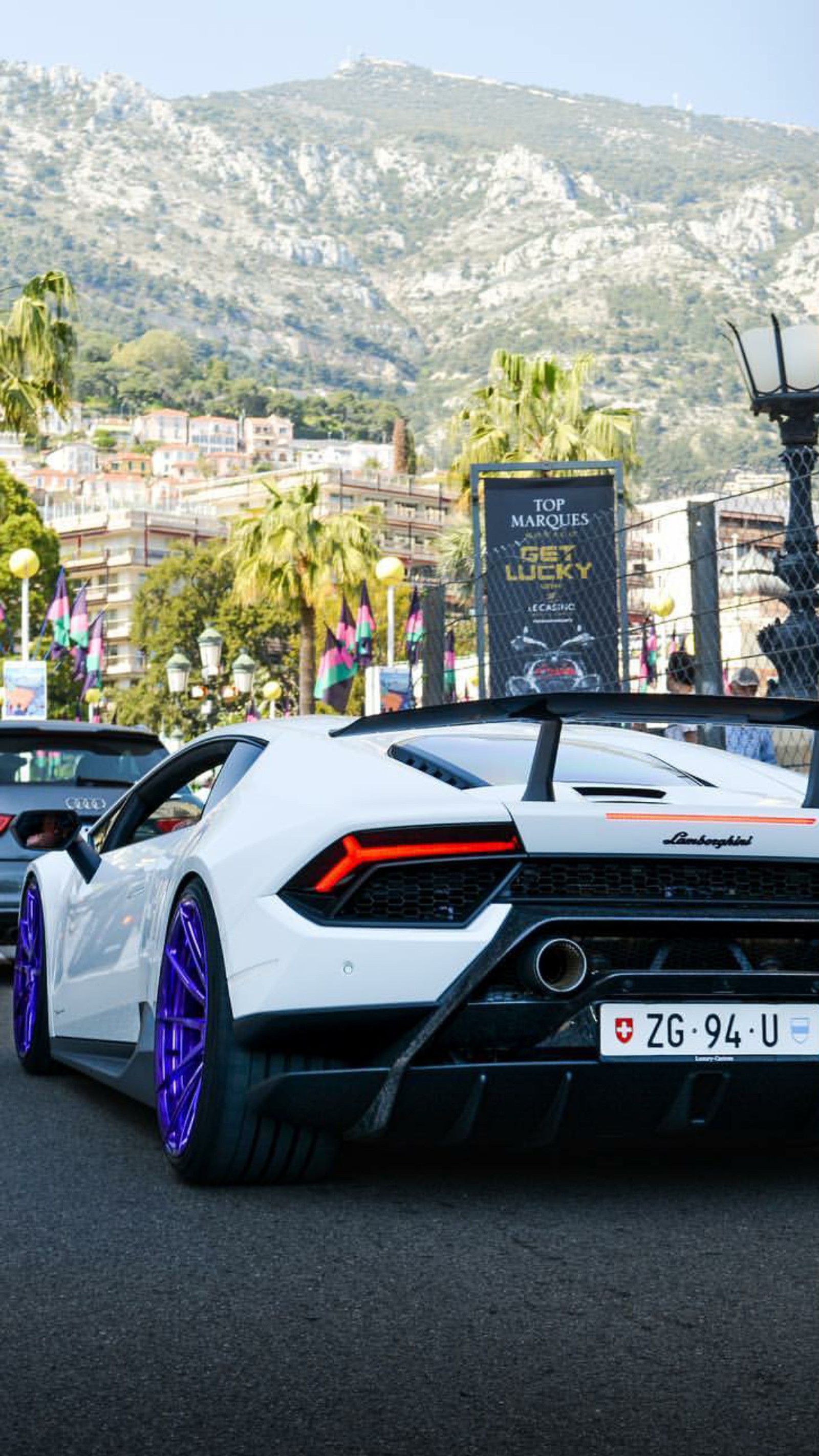 A close up of a white sports car parked on a street (lamborghini, huracan, white, car, hypercar)