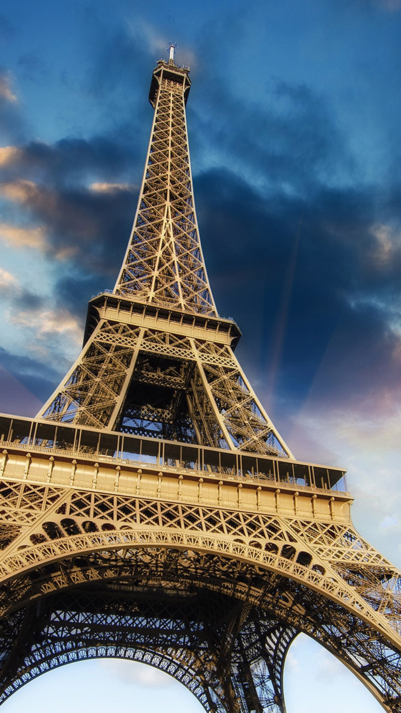 Araffe view of the eiffel tower with a beautiful sky in the background (eiffel, paris, tower)