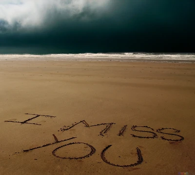 Te extraño" escrito en la arena en un paisaje de playa dramático