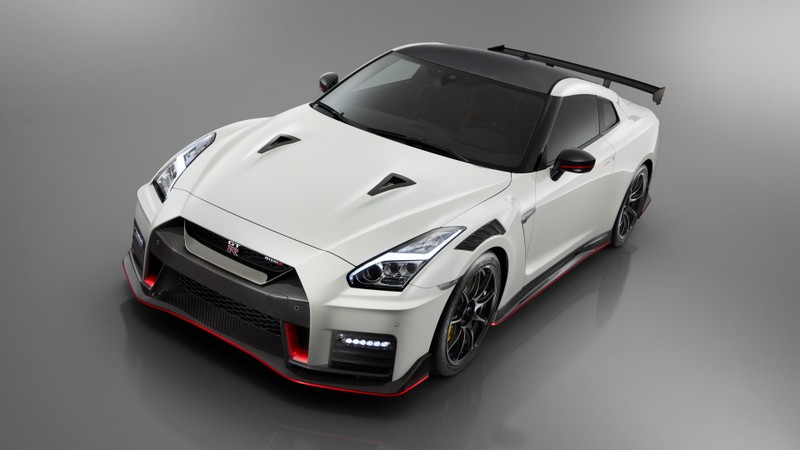 Крупный план белого спортивного автомобиля с красными акцентами (nissan gt r nismo, 8k, спортивный автомобиль, 5k, машины)