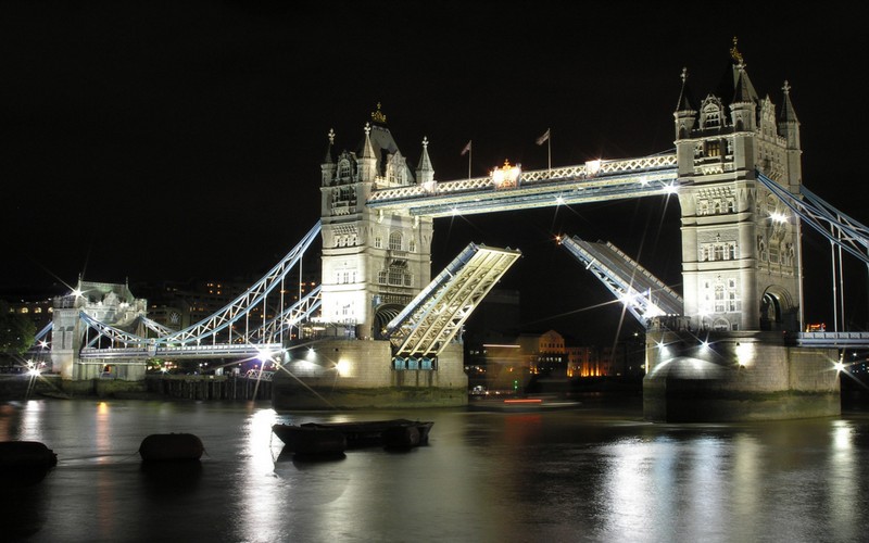 Арафед мост с разводным мостом, открывающимся ночью (tower bridge, лондонский мост, london bridge, лондонская башня, мост)