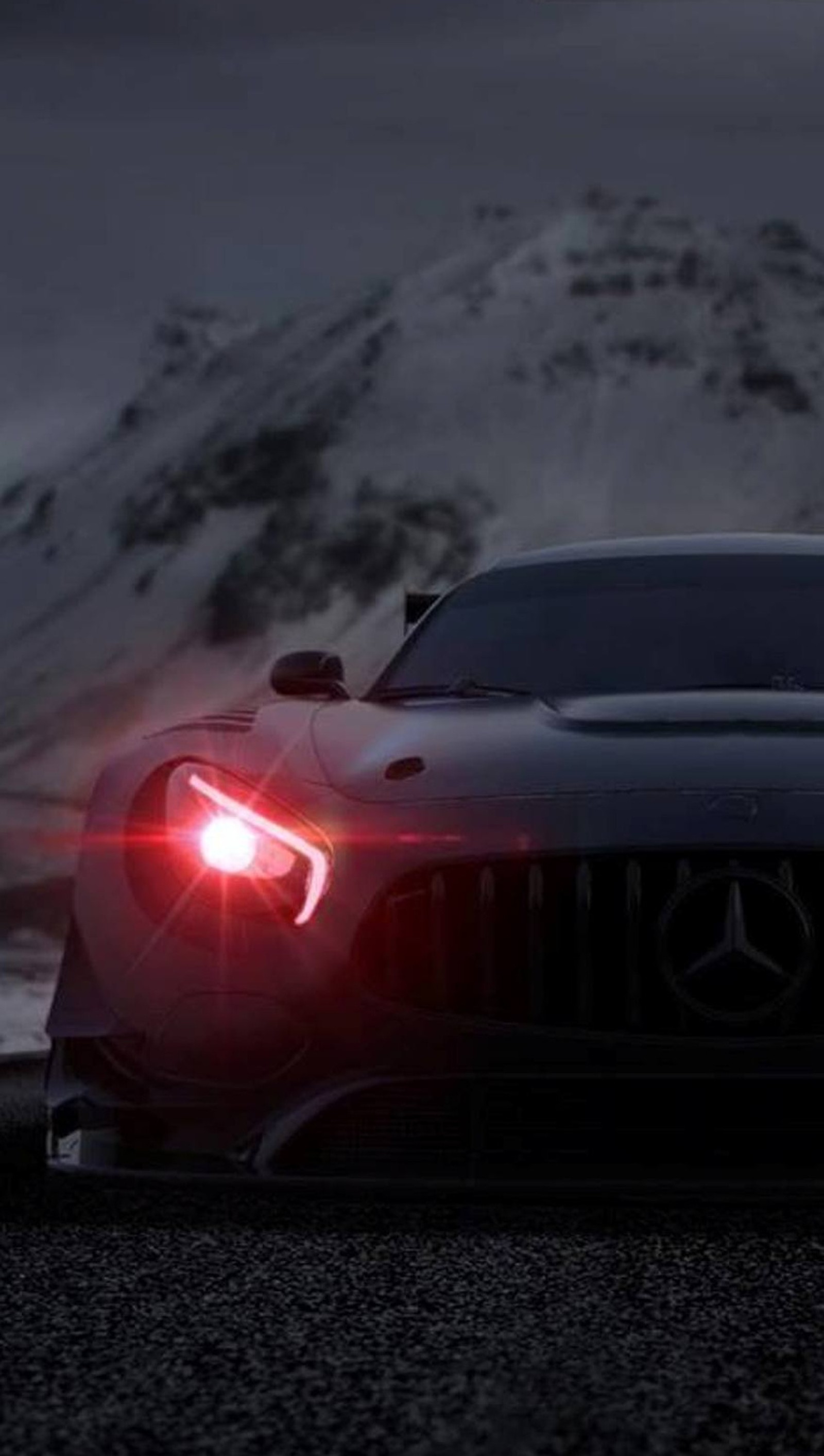 A close up of a car with a red light on it (car, eye red, mercedes)