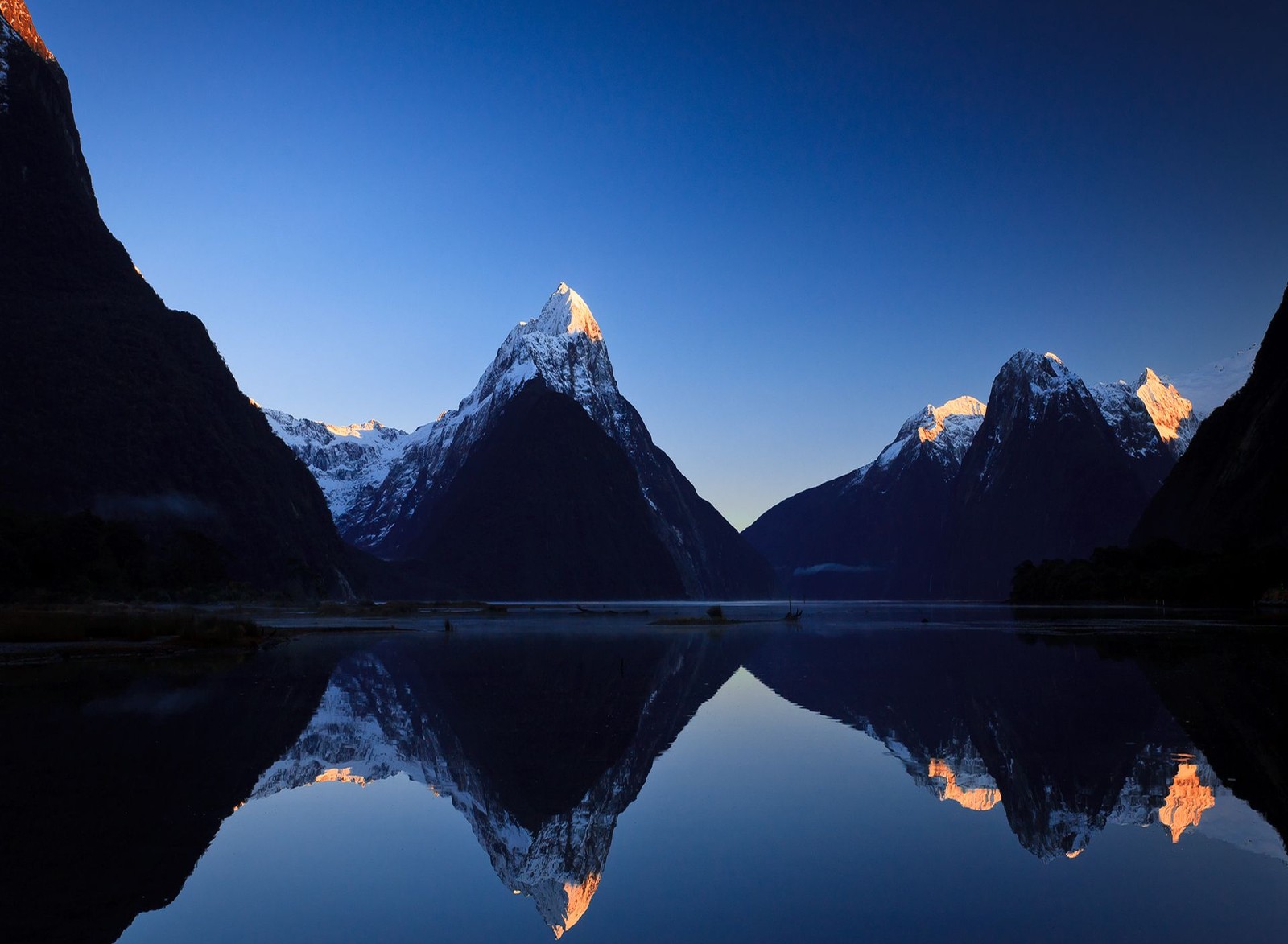 Arafed mountain range reflected in a lake at dusk (beautiful, lake, mountains, snow)