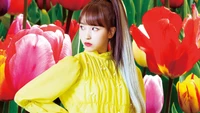 Myoui Mina dans un cadre floral vibrant de "Fancy You