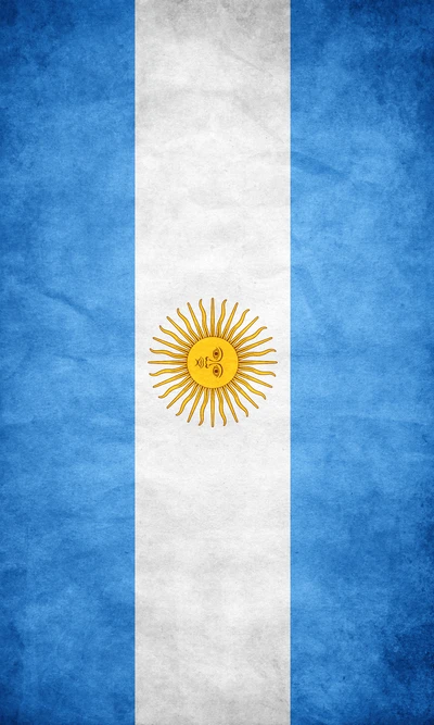 Bandera argentina de estilo vintage con franjas horizontales de azul claro y blanco, con un emblema de sol dorado en el centro.