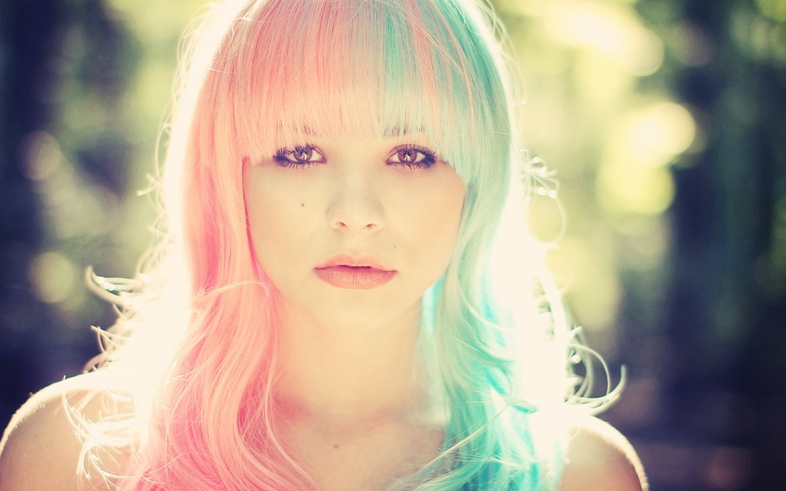 Arafed woman with colorful hair and blue eyes posing for a picture (wig, hair coloring, hair, blond, hairstyle)