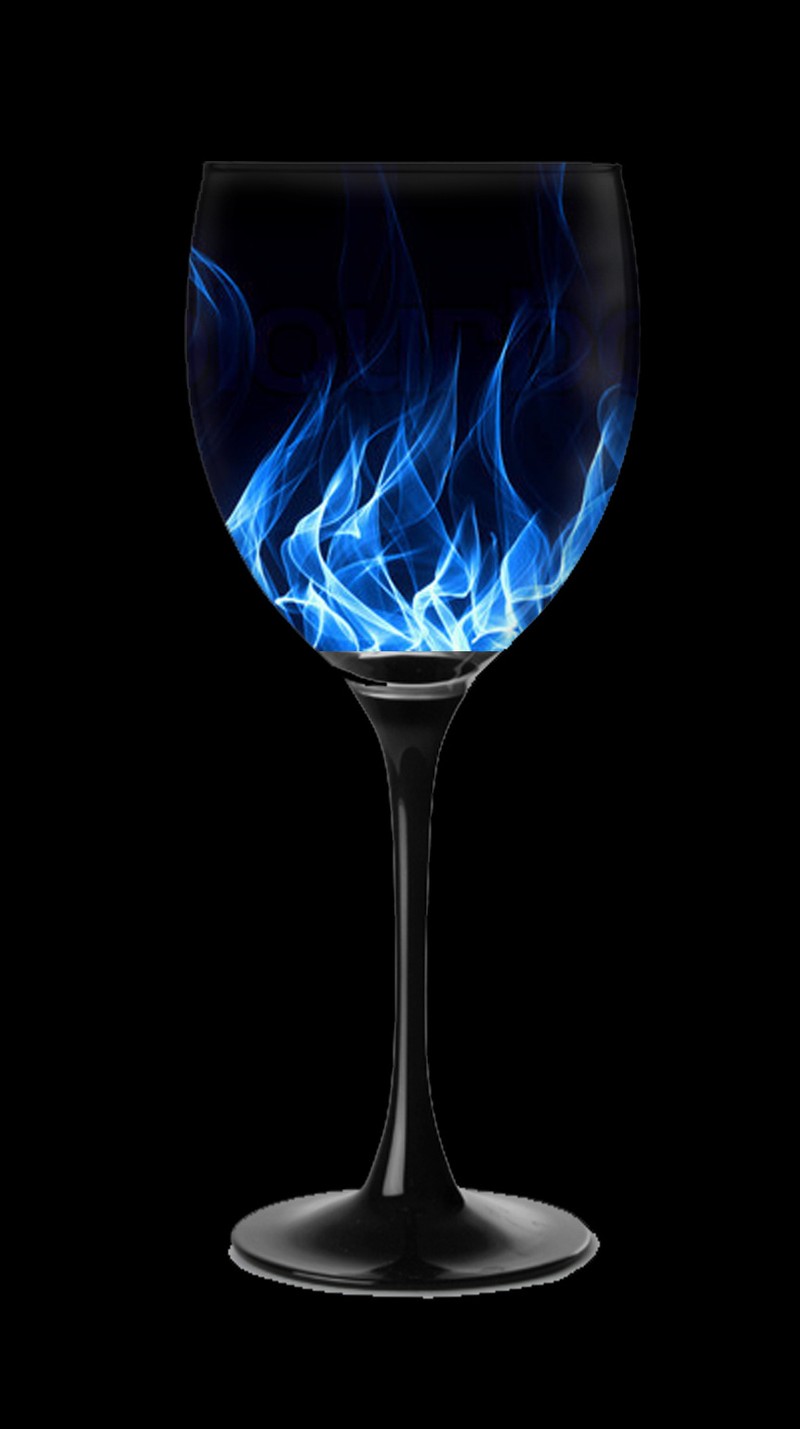 Крупный план стакана с синеватым дымом (синий, синий огонь, blue fire in a glas, огонь, стекло)