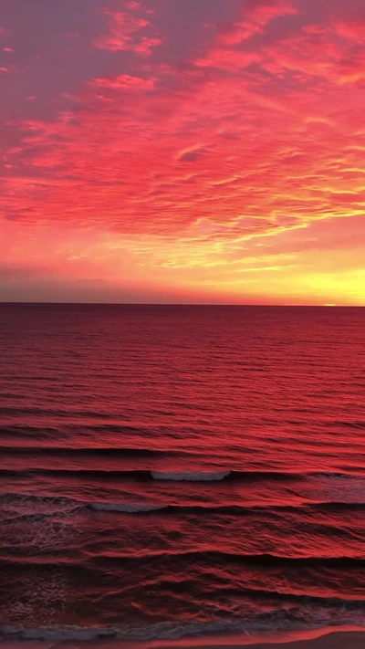 Coucher de soleil sur la mer : un spectacle de couleurs vibrantes dans la nature