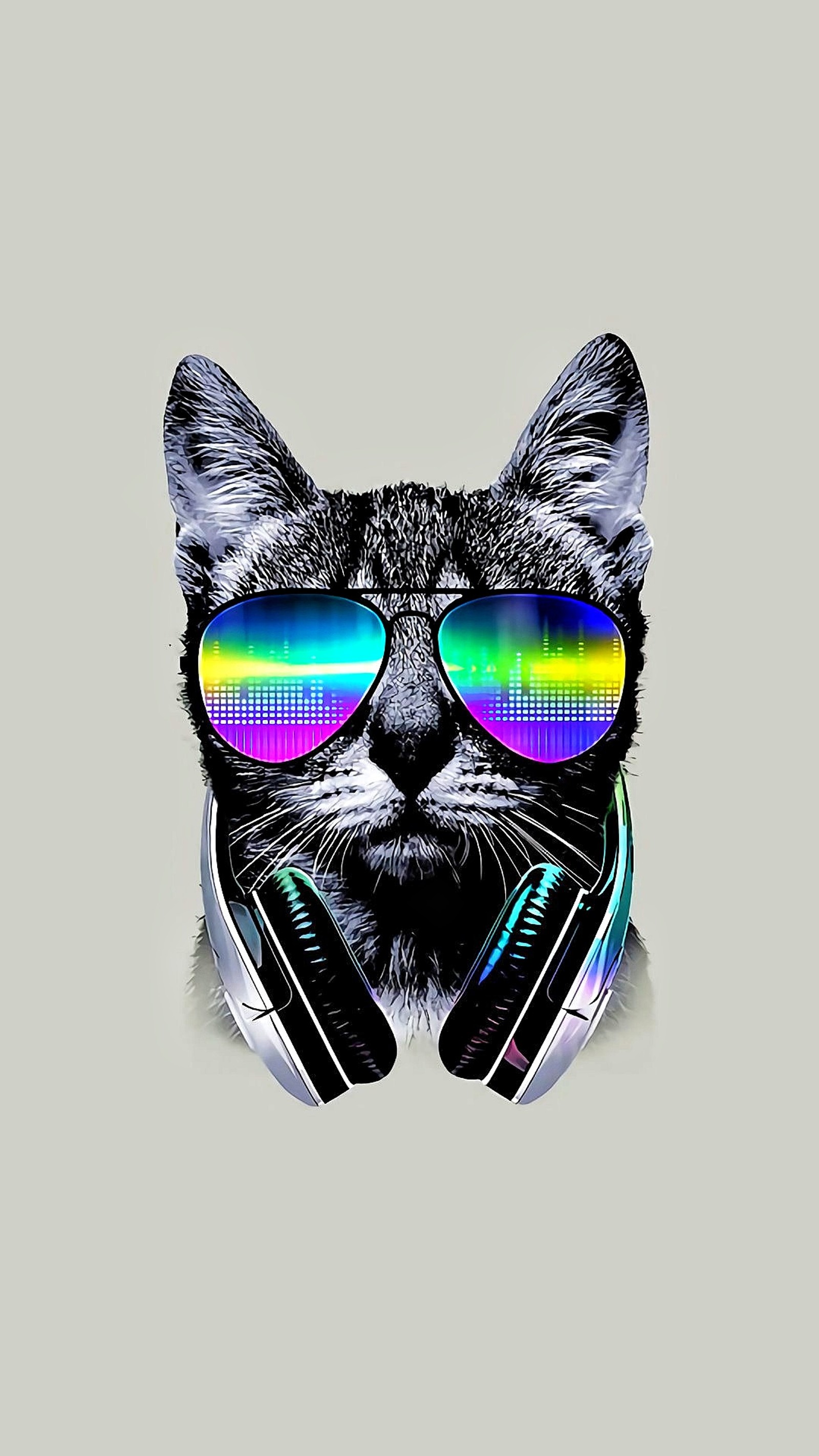 Il y a un chat portant des écouteurs et des lunettes de soleil avec un reflet arc-en-ciel (chat, génial, musique, casque, hipster)