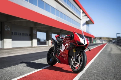 Ducati Panigale V4 R на гоночной трассе: 2023 5K спортивный мотоцикл обои