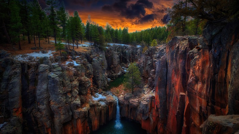 Вид на водопад в каньоне на фоне заката (природа, лес, дерево, аризона, arizona)