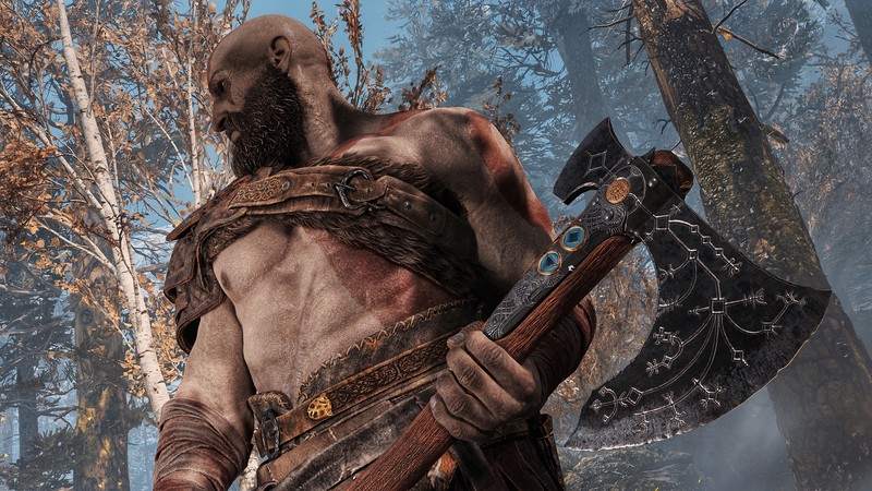 Крупный план мужчины с большим топором в лесу (kratos, топор, god of war, видеоигра)