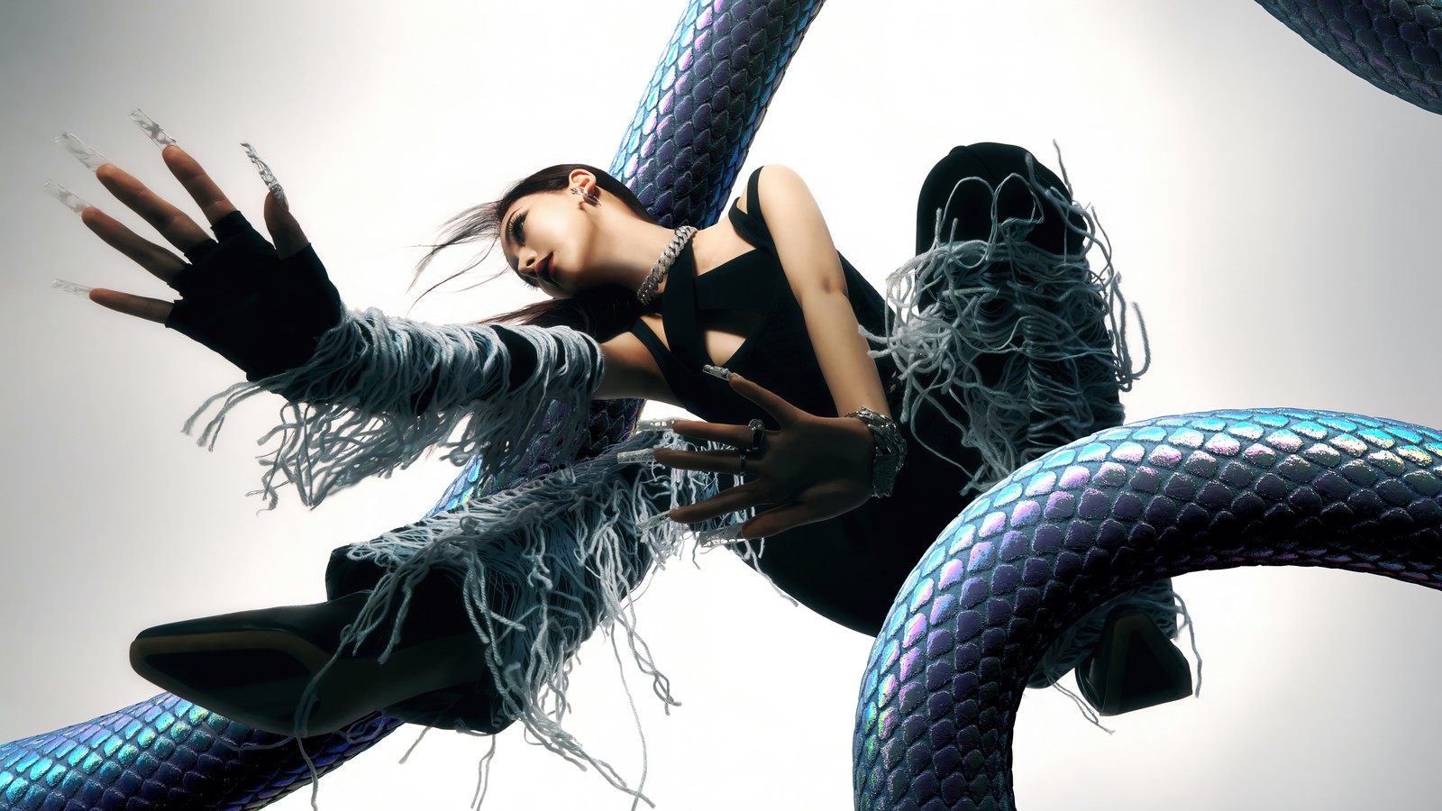 Il y a une femme debout sur un serpent (aespa, kpop, 에스파, k pop, groupe de filles coréen)