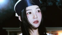 Joy de Red Velvet dans un cadre mystérieux d'hôtel