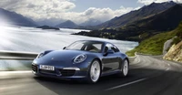 Porsche 911: Eine Fusion aus Leistung und Eleganz auf malerischen Straßen.