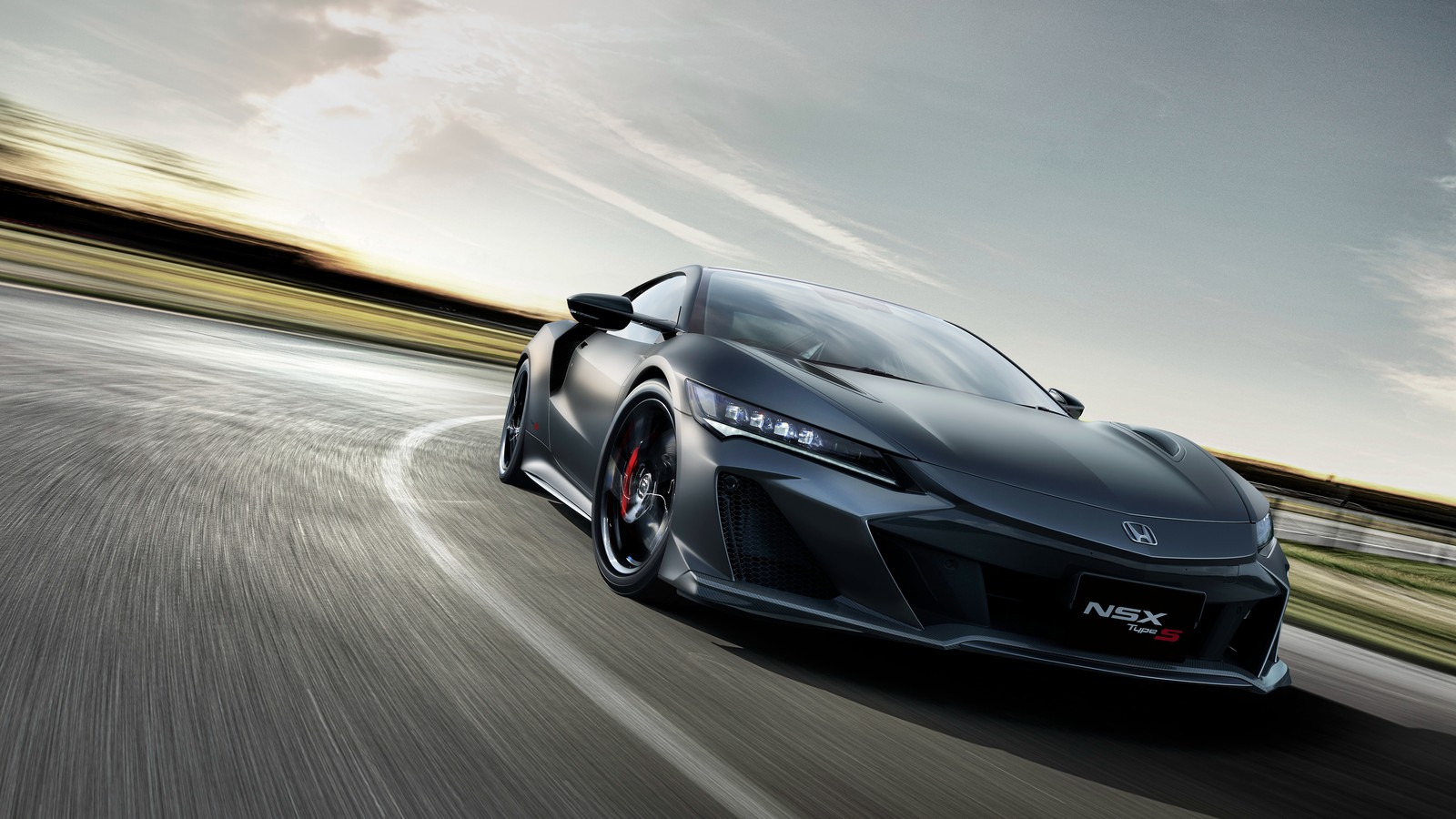 Um close de um carro esportivo preto dirigindo em uma estrada (honda nsx tipo s, 2022, supercarro híbrido, carros esportivos, pista de corrida)