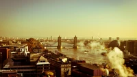 Hora dorada sobre Londres: Un impresionante horizonte con el Puente de la Torre