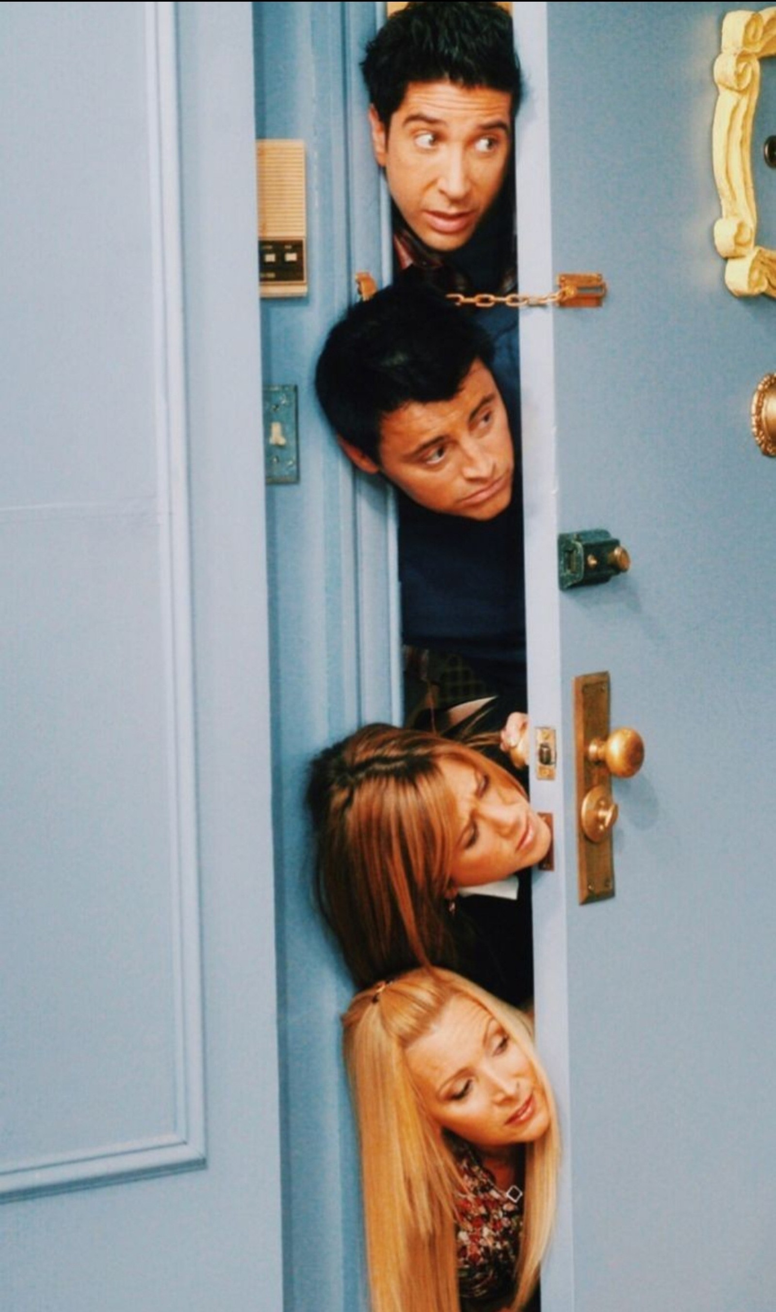 Arafed image of a group of friends peeking out of a door (friends, joey, phoebe, rachel, ross)