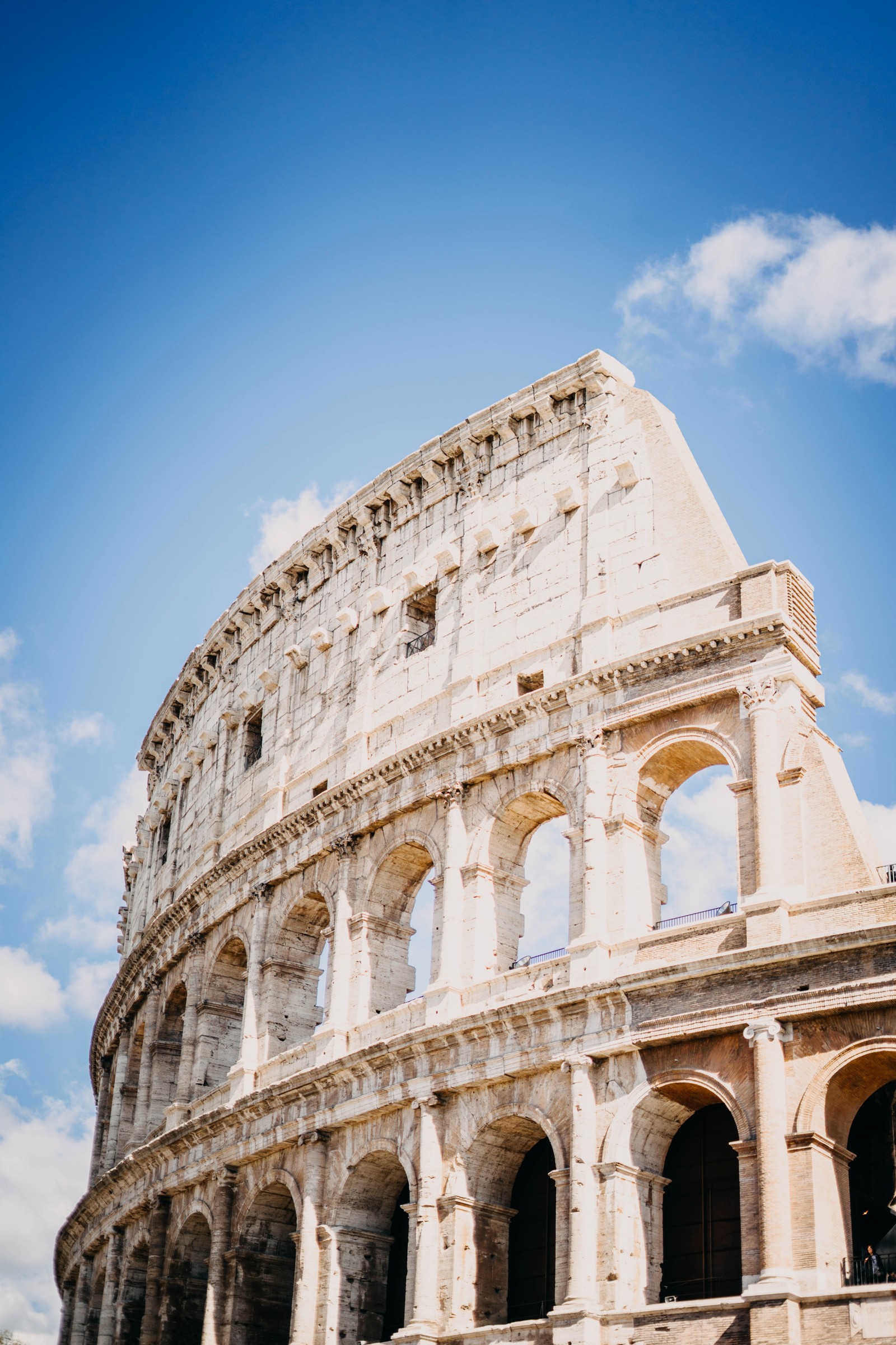 Arafed view of the roman colossion in rome, italy (colosseum, landmark, ancient history, architecture, historic site)