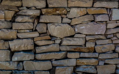 Textura de pared de piedra natural: mampostería rústica y disposición de rocas