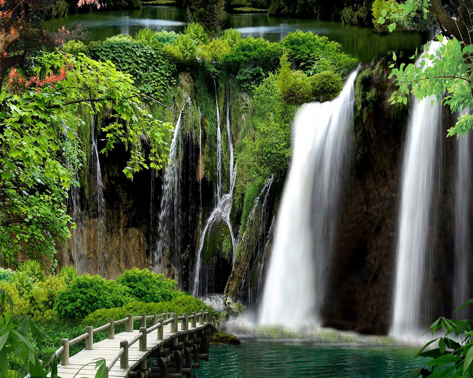 Uma cachoeira no meio de uma floresta verde exuberante com uma passarela de madeira (outono, água)