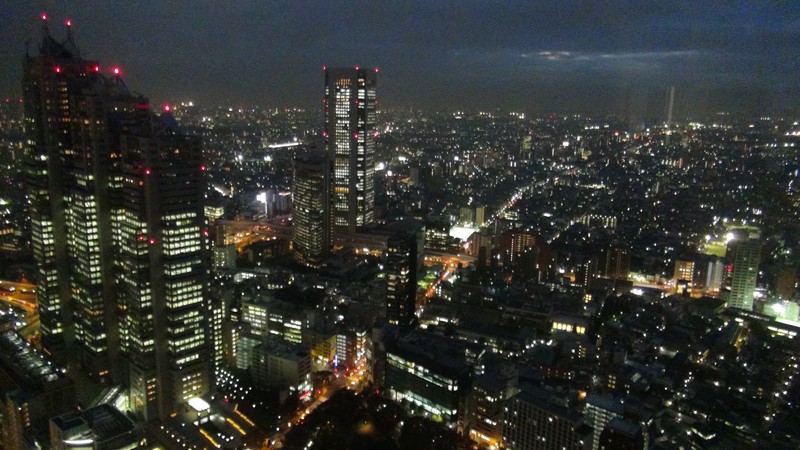 Освещенный городской пейзаж ночью с видом на город (токийская башня, tokyo tower, ночь, городской пейзаж, город)