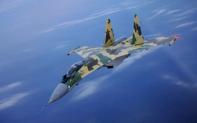 Sukhoi Su-35 Aeronave de Combate Multifunção em Voo Acima da Cabeça