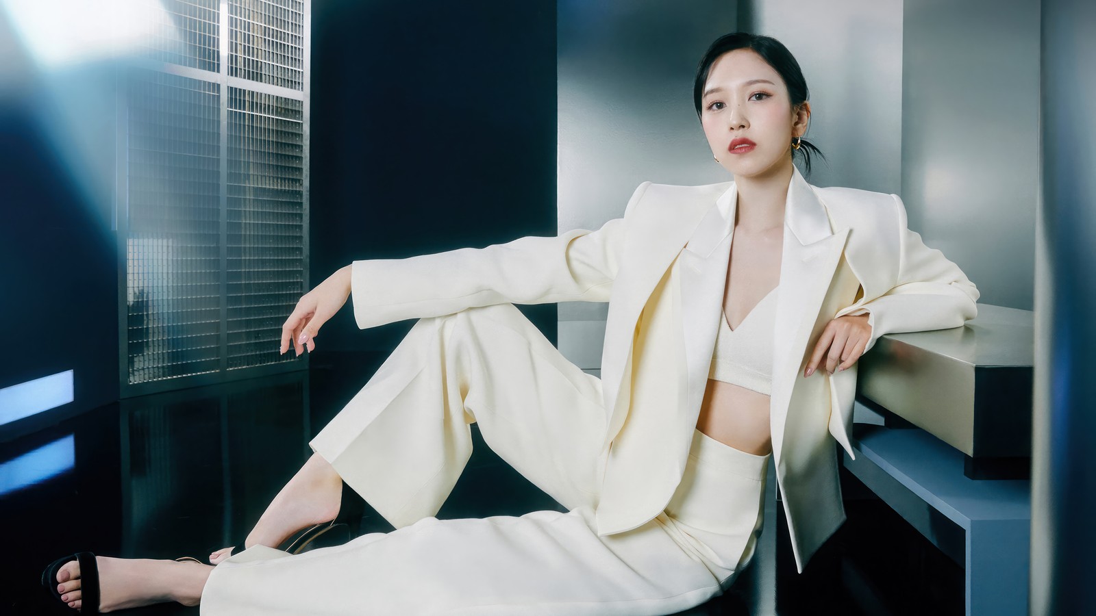 Araffe woman in white suit sitting on a ledge in a room (twice, kpop, k pop, 트와이스, mina)