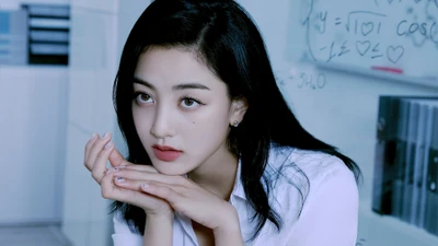 Jihyo von TWICE: Eine Vision der Liebe aus dem Album 'Formel der Liebe