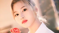 Minatozaki Sana de TWICE: Un tributo radiante a cinco años de excelencia en K-Pop