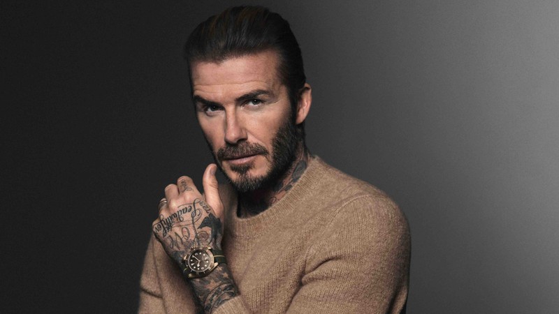 Близкий план мужчины с бородой и татуировками (дэвид бекхэм, david beckham, растительность на лице, борода, волосы)