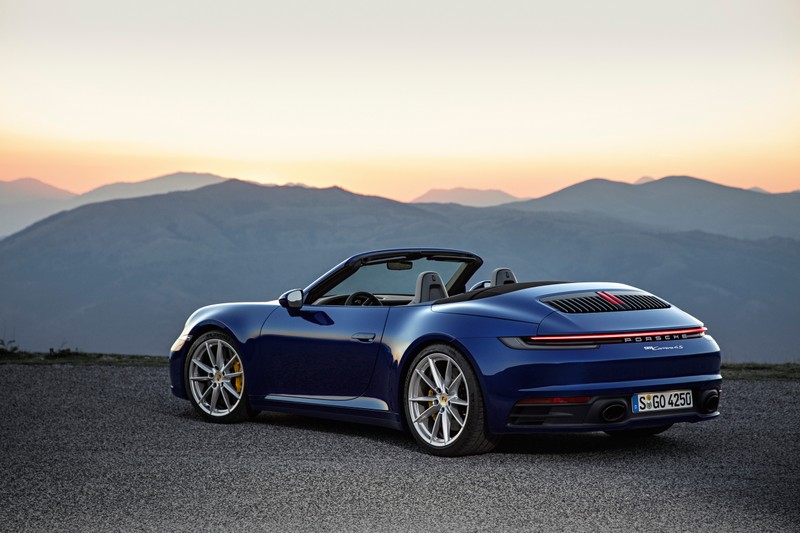 Синий porsche 911 speedster припаркован на горной дороге (porsche, машина, кабриолет, спортивный автомобиль, суперкар)