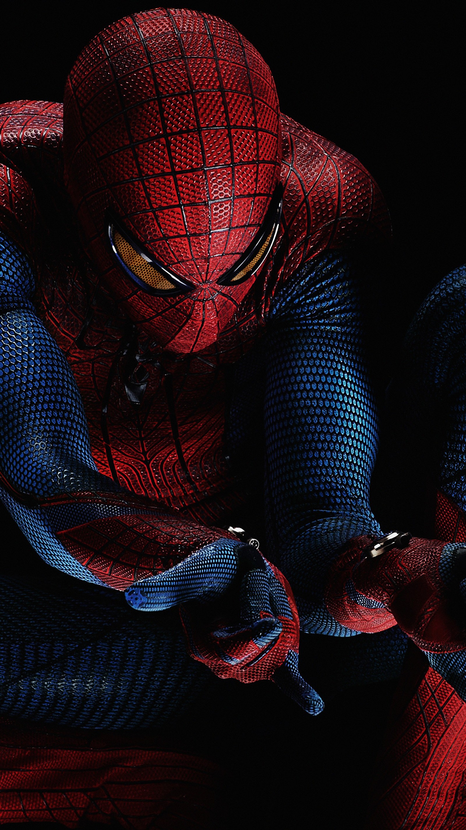 Homme araignée en costume bleu et rouge avec une cravate rouge (4k, film, spiderman)