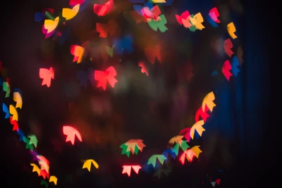 Bunte Bokeh-Weihnachtslichter in einer festlichen Nacht