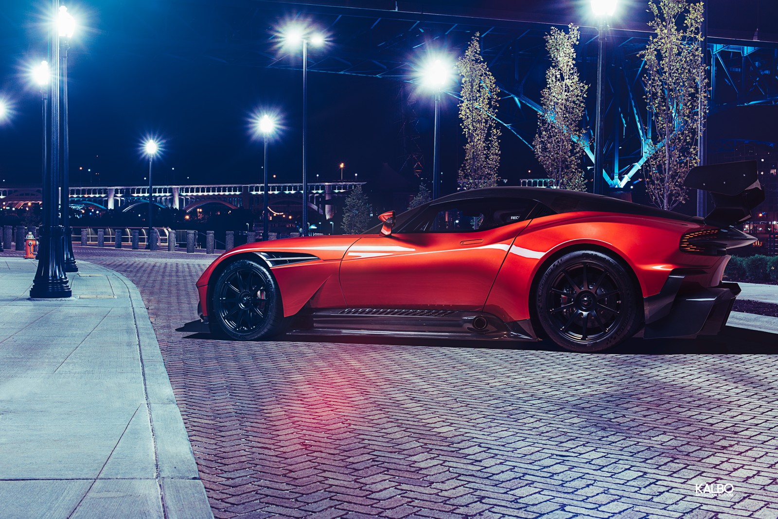 Скачать обои спортивный автомобиль, суперкар, астон мартин вулкан, aston martin vulcan, переворот