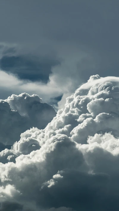 Cenário de nuvens majestoso sob um céu dramático em HD