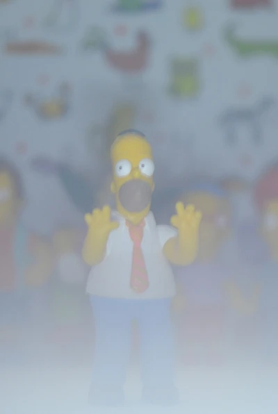 Nebeliger Szene mit Homer Simpson Figur