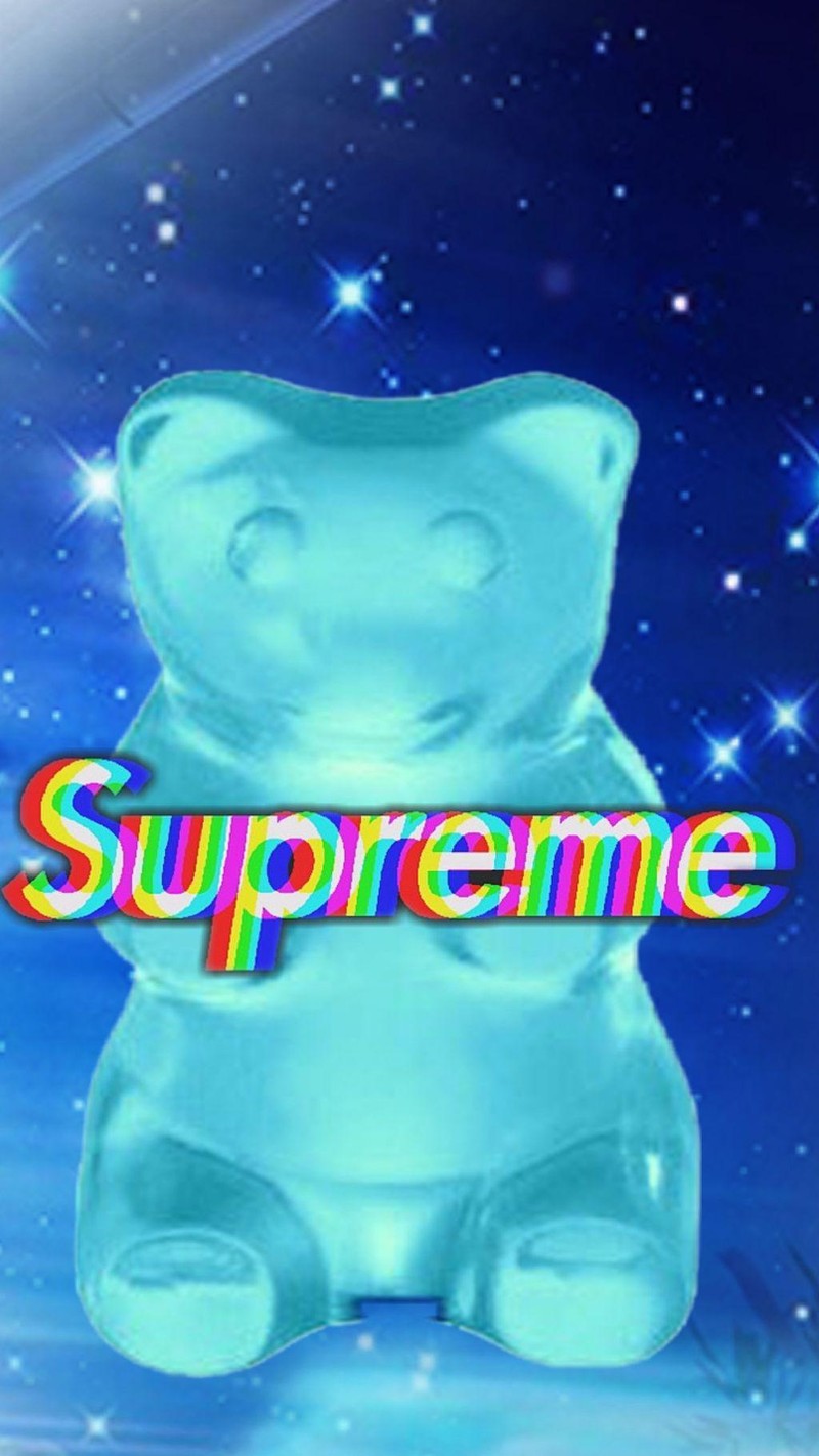 Крупный план медвежонка из желейных конфет со словом supreme (gummybear, supreme)